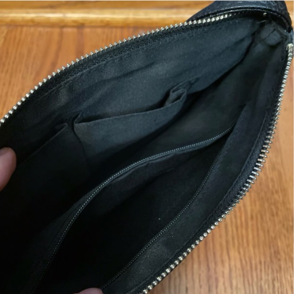 Reaction Kenneth Cole Crossbody - Picture 4 of 4